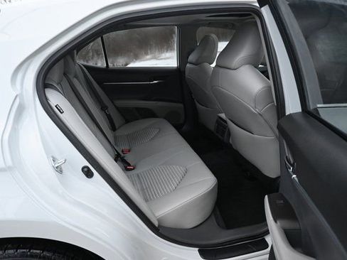 Used 2022 Toyota Camry SE w/ Cold Weather Package image 21