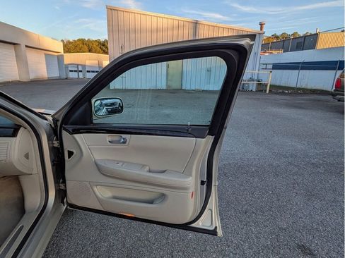 Used 2008 Cadillac DTS image 23