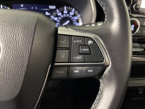 Certified 2021 Toyota Highlander XLE AWD/4WD image 27
