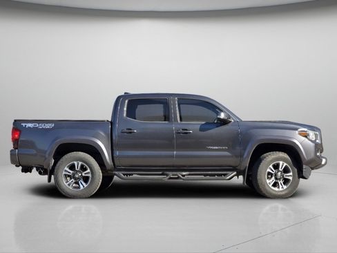 Used 2018 Toyota Tacoma TRD Sport w/ Technology Package AWD/4WD image 26