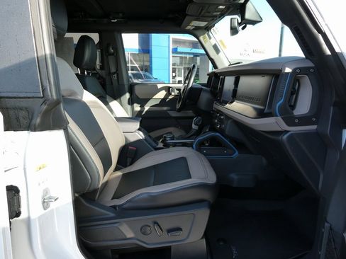 Used 2022 Ford Bronco Wildtrak image 13