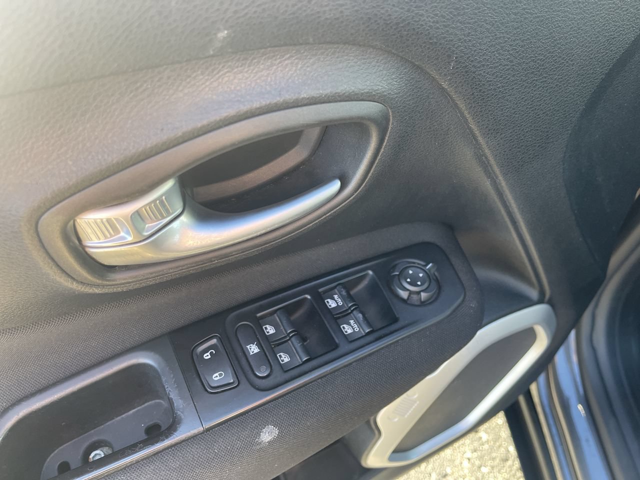 Used 2020 Jeep Renegade Sport FWD image 22