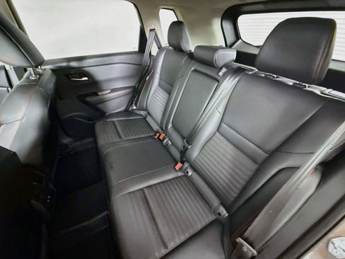 Used 2025 Nissan Rogue SV AWD/4WD image 11