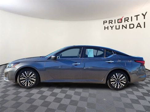 Used 2024 Nissan Altima 2.5 SV image 7