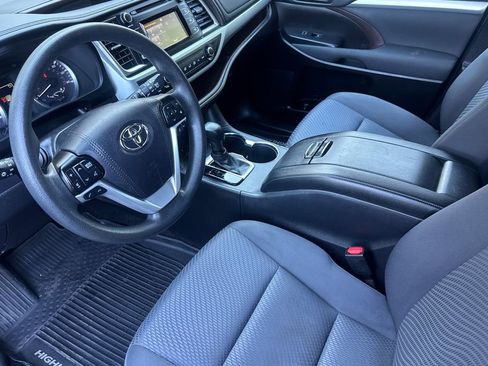 Used 2019 Toyota Highlander LE image 9