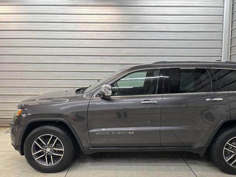 Used 2018 Jeep Grand Cherokee Limited AWD/4WD image 3