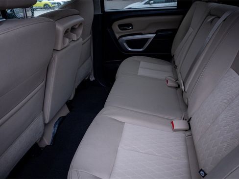 Used 2018 Nissan Titan SV image 23