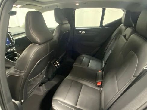 Used 2025 Volvo XC40 B5 Core image 13