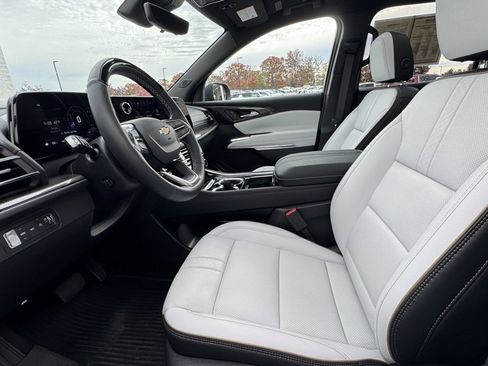 Used 2025 Chevrolet Traverse High Country w/ LPO, Floor Liner Package image 16