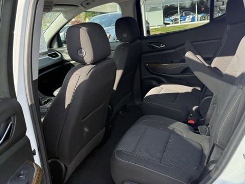 Used 2021 GMC Acadia SLE w/ Driver Convenience Package image 7