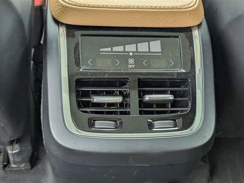 Used 2016 Volvo XC90 T6 Momentum w/ Momentum Plus Package AWD/4WD image 15