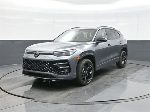 New 2026 Volkswagen Tiguan SE R-Line image 3