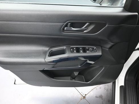 Used 2025 Nissan Pathfinder SV image 22