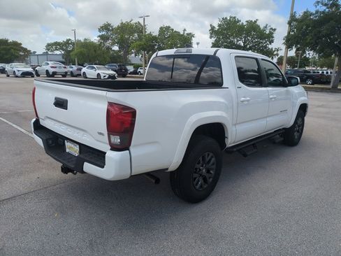 Used 2022 Toyota Tacoma SR5 w/ Technology Package image 6