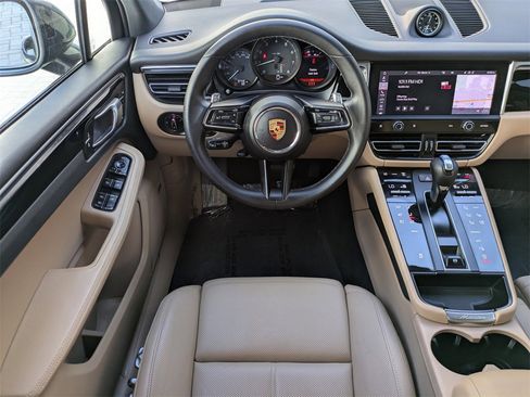 Used 2025 Porsche Macan Base image 17