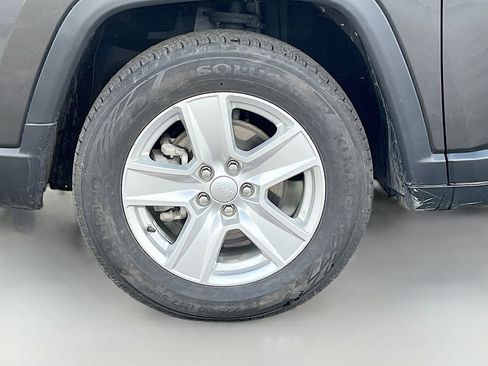 Used 2022 Jeep Compass Latitude w/ Convenience Group image 28