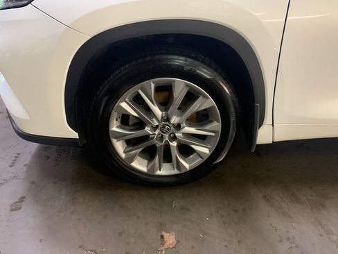 Used 2022 Toyota Highlander Limited AWD/4WD image 35