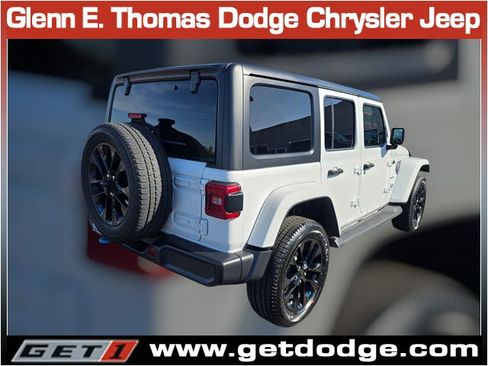 Used 2023 Jeep Wrangler Sahara w/ Cold Weather Group image 9