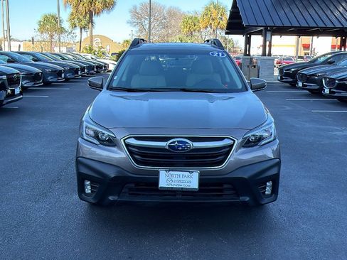 Used 2021 Subaru Outback Premium image 3