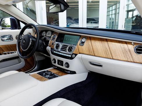 Certified 2017 Rolls-Royce Wraith image 32