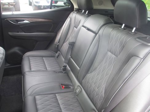 Certified 2022 Buick Envision Avenir w/ Technology Package II FWD image 23