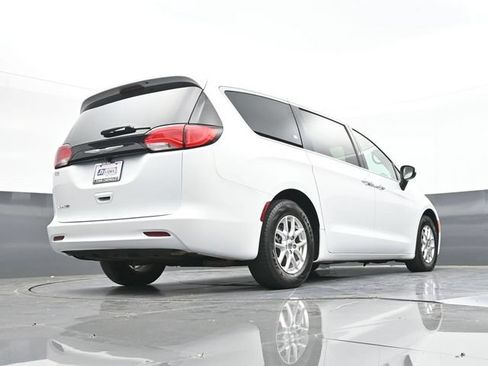 Used 2022 Chrysler Voyager LX FWD image 47