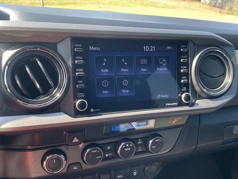 Used 2022 Toyota Tacoma TRD Off-Road w/ Technology Package AWD/4WD image 24