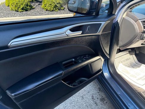 Used 2018 Ford Fusion SE w/ Fusion SE Technology Package FWD image 7