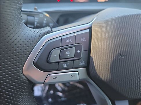 New 2025 Volkswagen Tiguan SE R-Line image 20