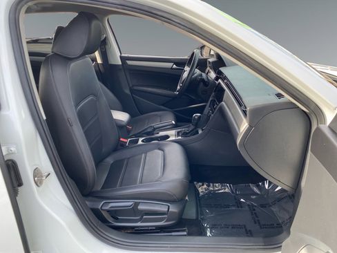 Used 2021 Volkswagen Passat 2.0T SE image 15