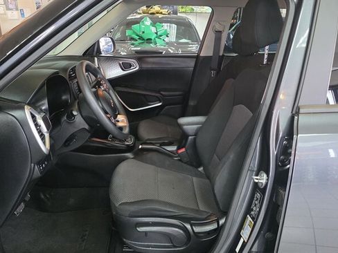 Used 2023 Kia Soul LX w/ LX Technology Package image 9