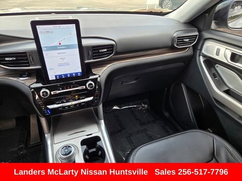 Used 2024 Ford Explorer Limited w/ Limited Technology Package RWD image 17