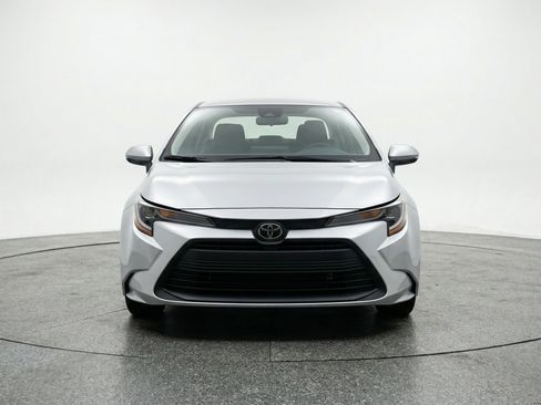 Used 2025 Toyota Corolla LE image 2