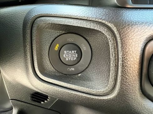 Used 2024 Jeep Wrangler Unlimited AWD/4WD image 21