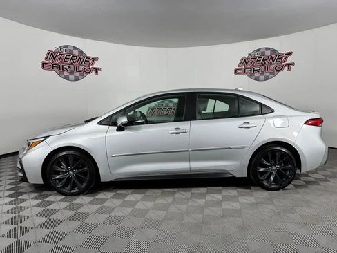 Used 2024 Toyota Corolla SE w/ SE Premium Package image 4