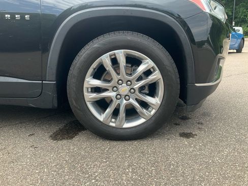 Used 2021 Chevrolet Traverse LT w/ LT Premium Package AWD/4WD image 16