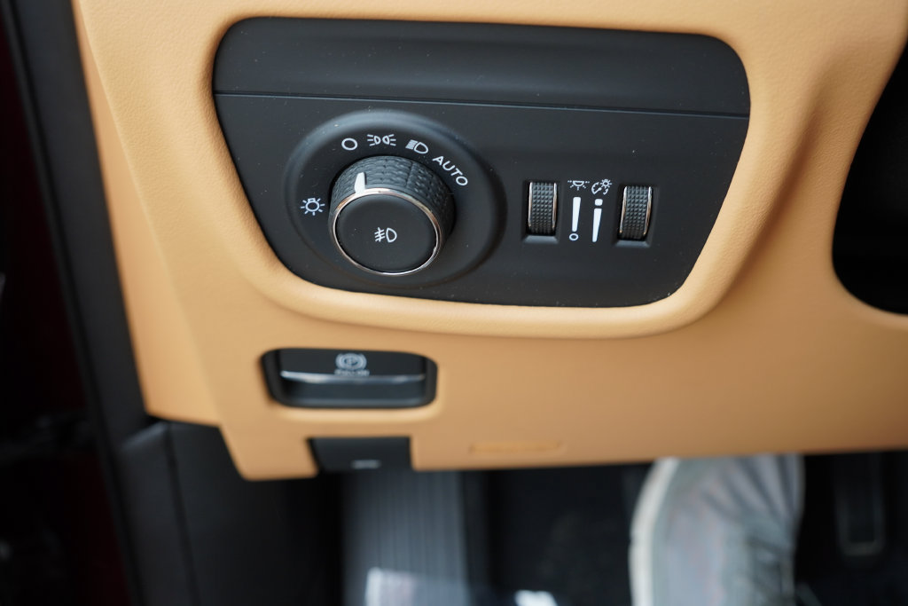 Certified 2024 Jeep Grand Cherokee Summit AWD/4WD image 28