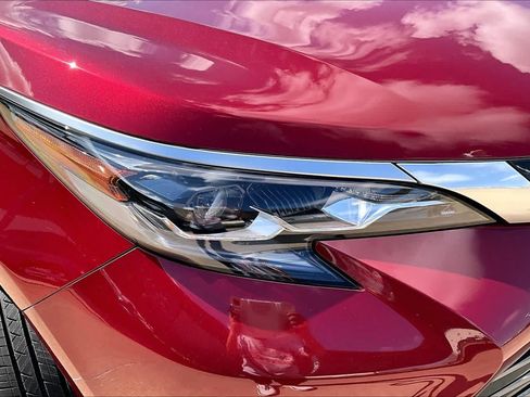 Used 2025 Toyota Sienna Platinum AWD/4WD image 28