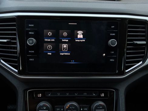 Used 2022 Volkswagen Atlas Cross Sport SE FWD image 31