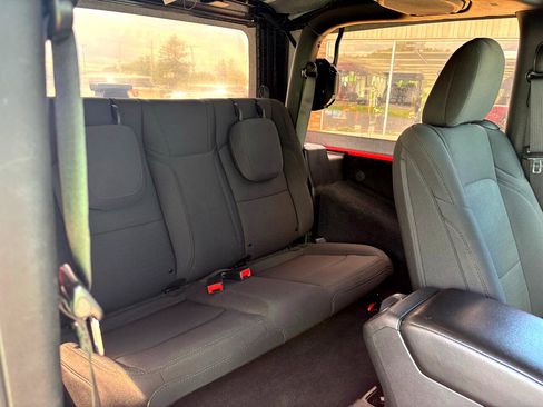 Used 2021 Jeep Wrangler Sport image 12