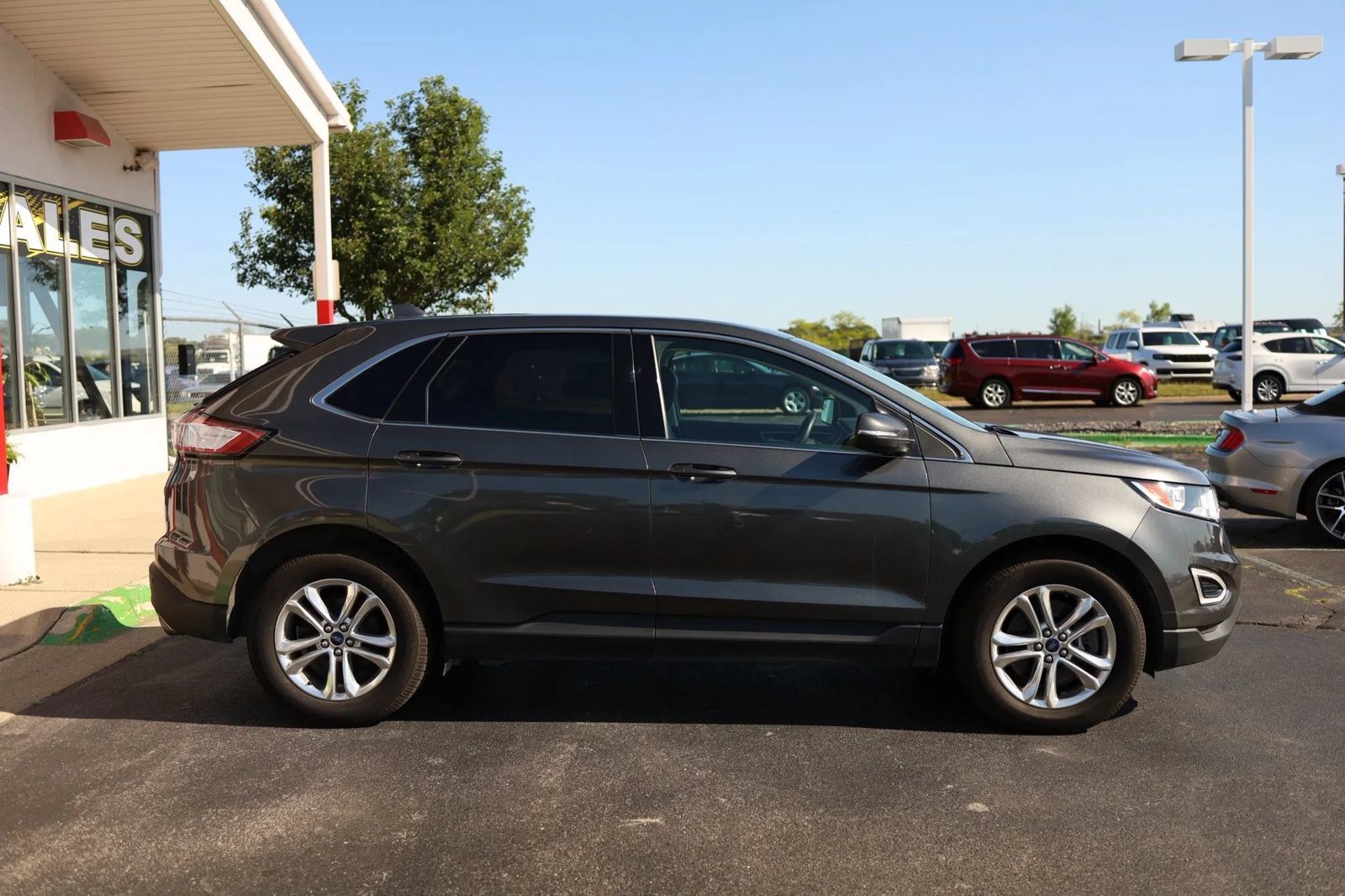 Used 2018 Ford Edge SEL w/ Equipment Group 201A AWD/4WD image 4