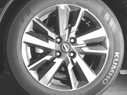 Used 2025 Nissan Versa SV image 12