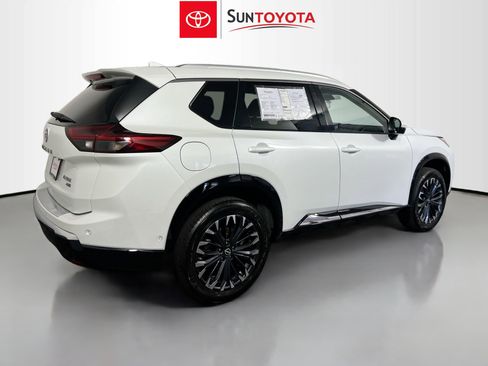 Used 2024 Nissan Rogue Platinum w/ Platinum Premium Package AWD/4WD image 4