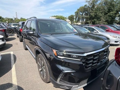 Used 2023 Honda Pilot Touring image 4