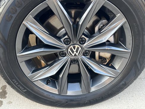 Certified 2022 Volkswagen Tiguan SE image 12