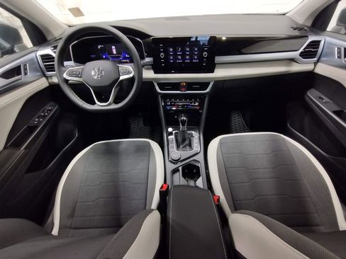 New 2025 Volkswagen Taos SE image 39