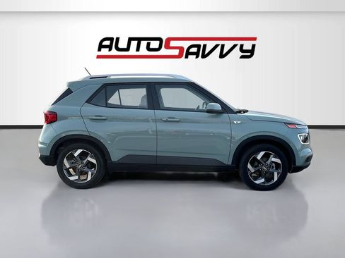Used 2025 Hyundai Venue Limited FWD image 8