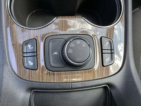 Used 2023 GMC Acadia SLE w/ Driver Convenience Package image 29