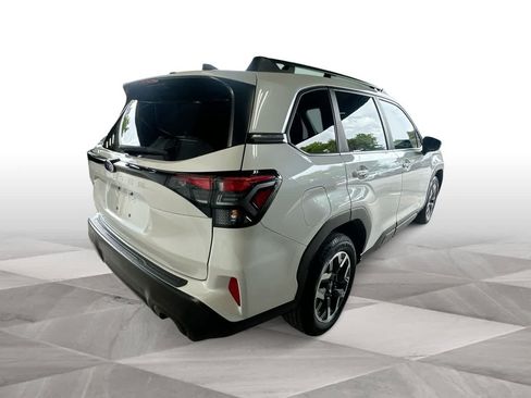 Used 2025 Subaru Forester Premium AWD/4WD image 8