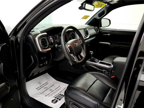 Used 2023 Toyota Tacoma Limited image 15